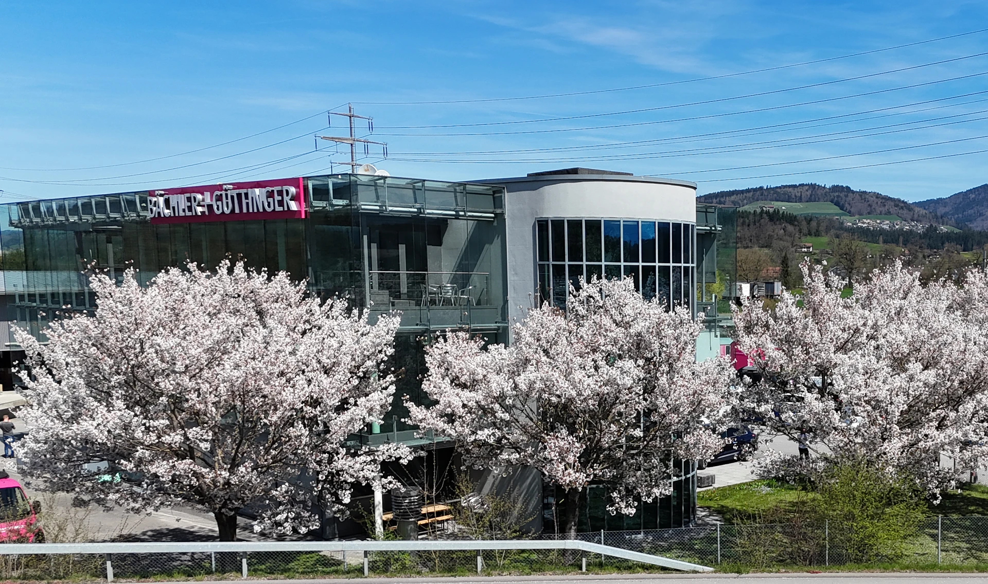 BürogebäudeFrühling BürogebäudeFrühling